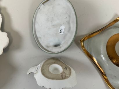 Lot including :
- polychrome ceramic stoup...