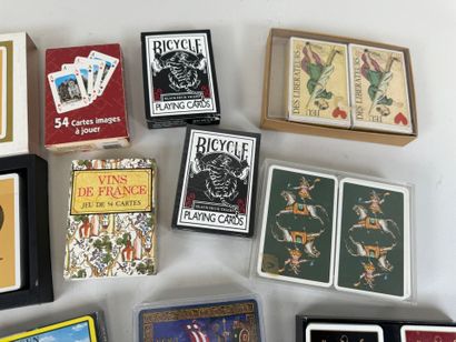 Important lot de jeux de cartes dont Sénat,...