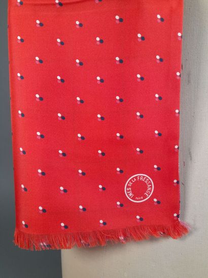 INES DE LA FRESSANGE, PARIS.
Silk twill fringed...