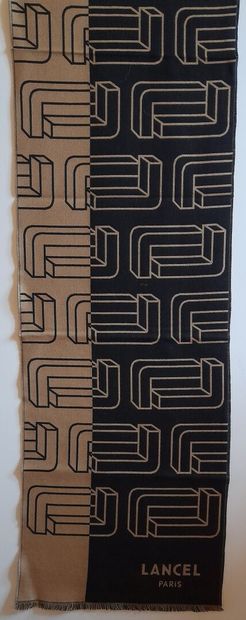 LANCEL, PARIS.
Fringed wool scarf decorated...