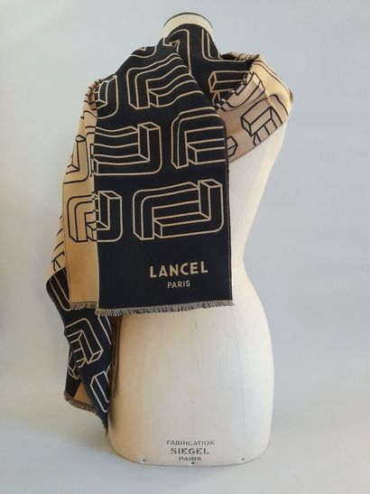 LANCEL, PARIS.
Fringed wool scarf decorated...
