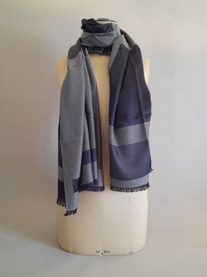 ALAIN FIGARET.
Fringed viscose and silk scarf...