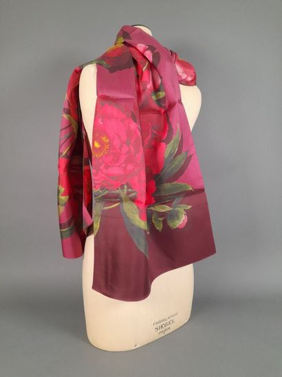 Lot including: 
- CAVALLERIA TOSCANA.
Silk...