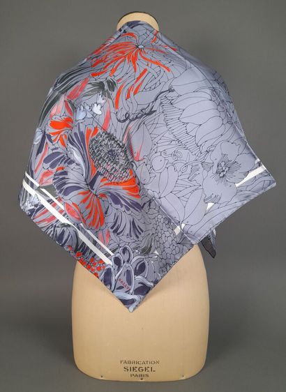 BALLY.
Silk twill square decorated with lush...