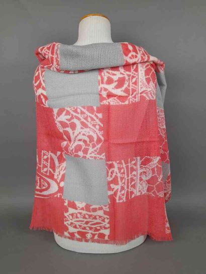 VIVIENNE WESTWOOD.
Fringed stole in openwork...