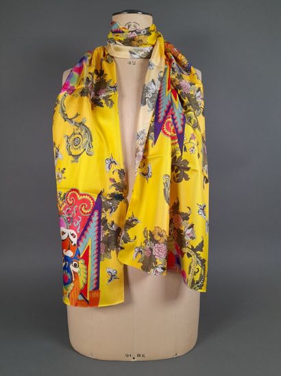 Lot including: 
- UTERQUE.
Cotton and silk...