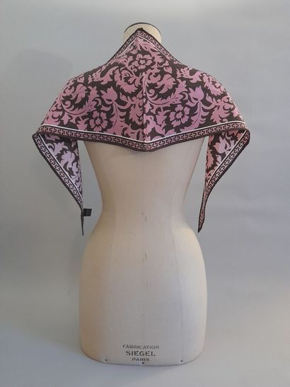 Set comprising two double points in silk...