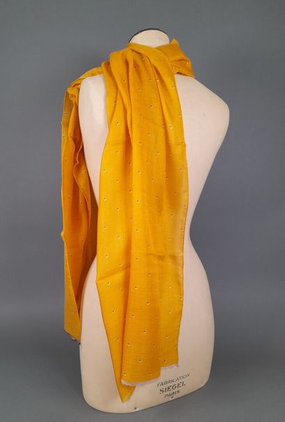 INES DE LA FRESSANGE, PARIS.
Fringed cashmere...
