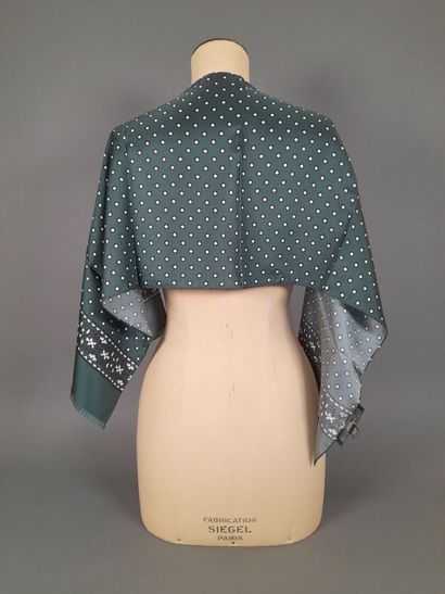 Lot including :
- Silk square with polychrome...