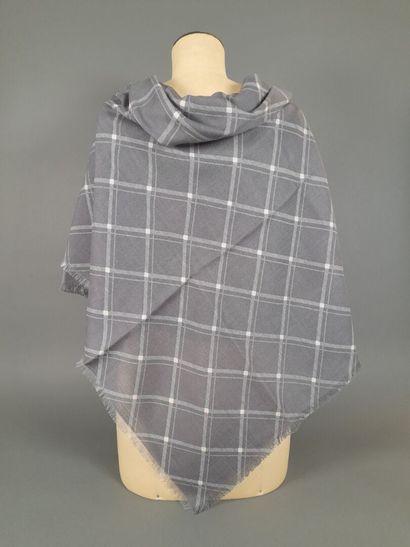 ELEVENTY.
Fringed wool and silk stole decorated...