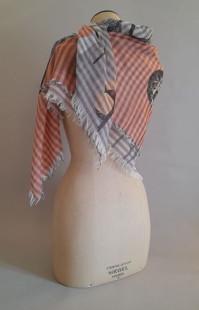 Lot including:
- COACH.
Fringed cotton square...
