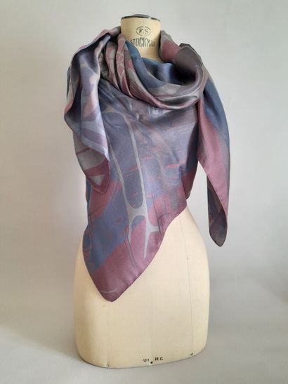 Lot including:
- Silk and cotton stole decorated...