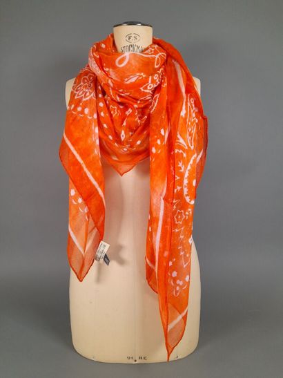 Lot including: 
- MASSIMO DUTTI.
Silk twill...