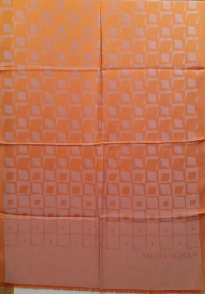 Lot including: 
- MASSIMO DUTTI.
Silk twill...