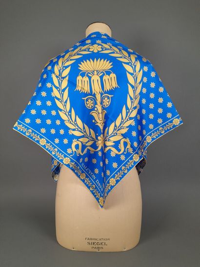 HALCYON DAYS.
Silk twill square decorated...