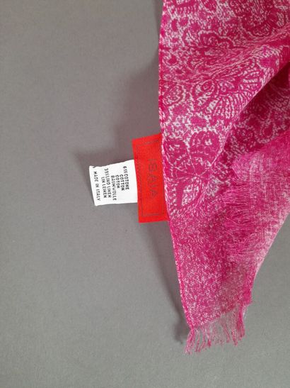 Lot including:
- ISAIA.
Cotton and linen...