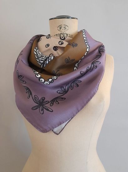 Lot including: 
-NODUS.
Woolen scarf with...