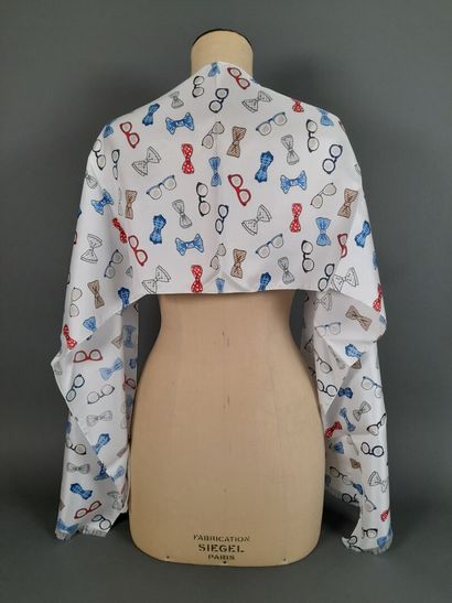 Lot including:
- Silk twill fringed scarf...