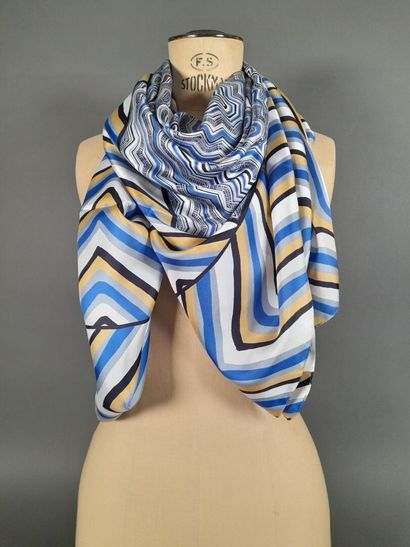 Lot including:
- UTERQUE.
Silk twill square...