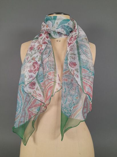 Lot including :
- Silk scarf with polychrome...