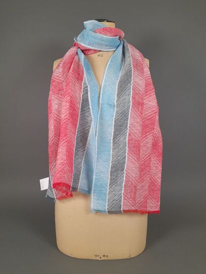 Lot including:
- RENE LEZARD.
Fringed linen...