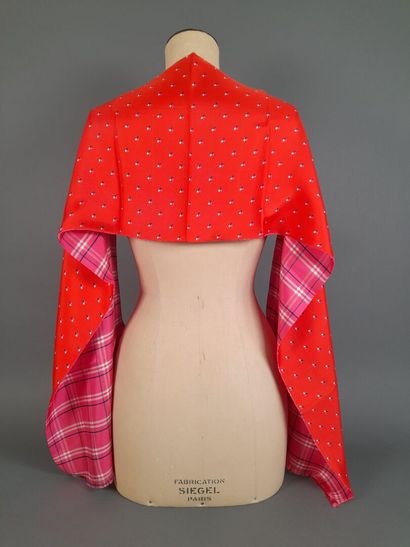 INES DE LA FRESSANGE, PARIS.
Silk twill fringed...