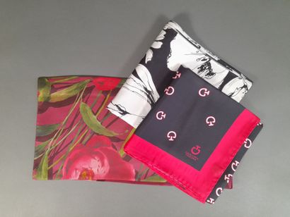 Lot including: 
- CAVALLERIA TOSCANA.
Silk...