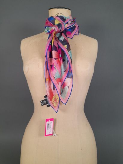 LEONARD.
Silk chiffon square decorated with...