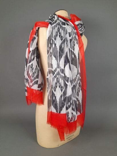 OSCAR DE LA RENTA.
Fringed stole in modal...