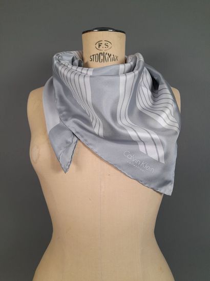 CALVIN KLEIN.
Lot including : 
- Silk twill...