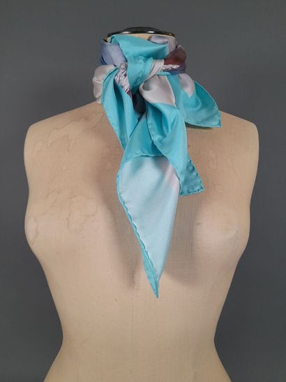 Lot including:
- GENTILI MOSCONI.
Silk twill...
