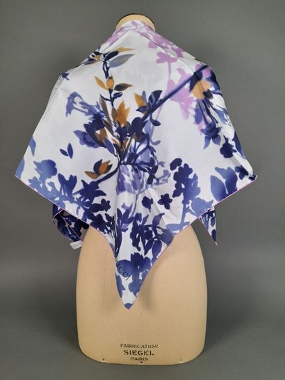 NINA RICCI.
Silk twill square decorated with...