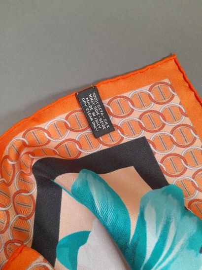 DAVIDOFF.
Silk twill square decorated with...