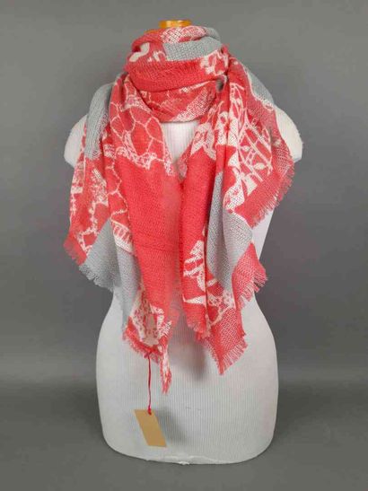 VIVIENNE WESTWOOD.
Fringed stole in openwork...