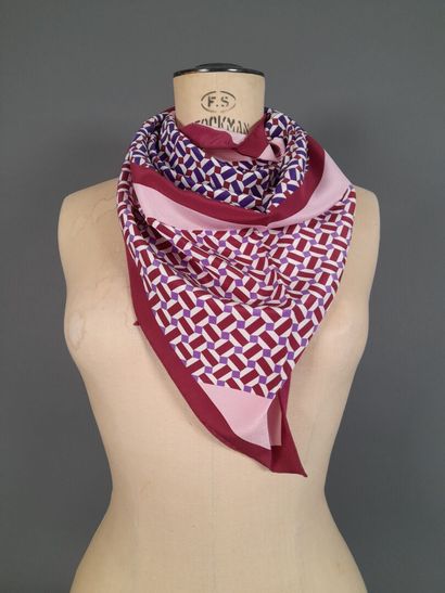 BULGARI.
Silk point with geometric decoration...
