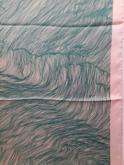 Lot including:
- ISAIA.
Cotton and linen...