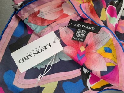 LEONARD.
Silk chiffon square decorated with...
