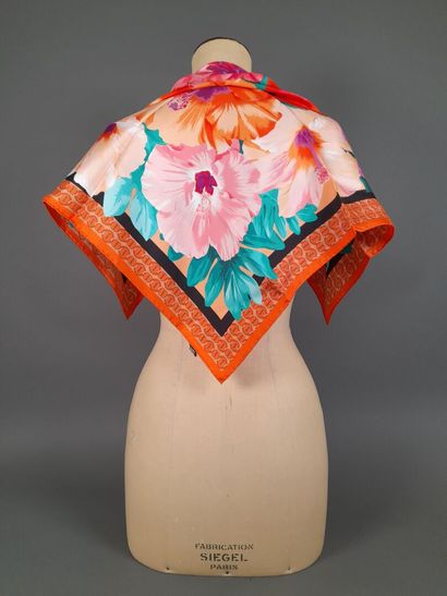DAVIDOFF.
Silk twill square decorated with...