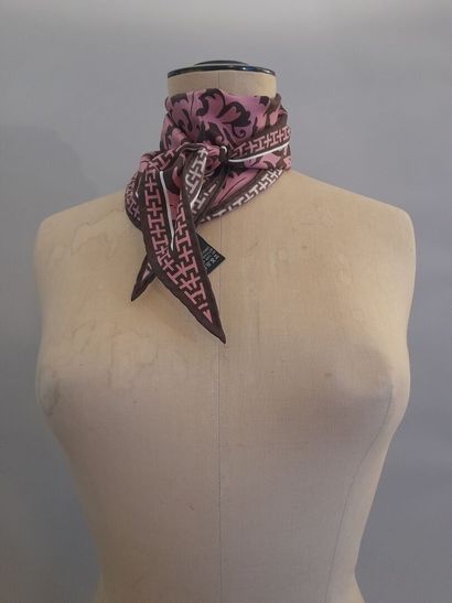 Set comprising two double points in silk...
