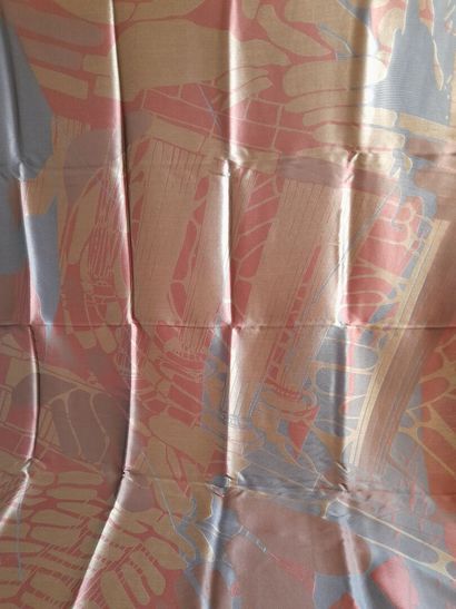 Lot including:
- Silk and cotton stole decorated...