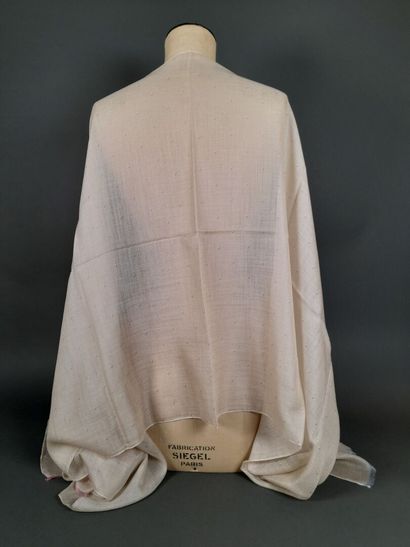 INES DE LA FRESSANGE, PARIS.
Fringed cashmere...