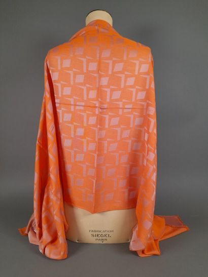 Lot including: 
- MASSIMO DUTTI.
Silk twill...