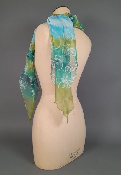 WAKO.
Lot including: 
- Silk chiffon scarf...