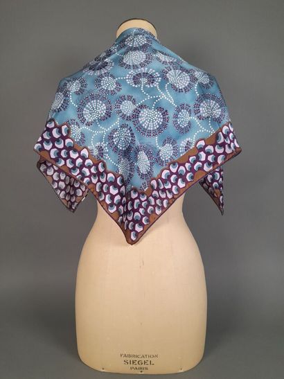 Lot including:
-FLAVIO CASTELLANI.
Silk satin...
