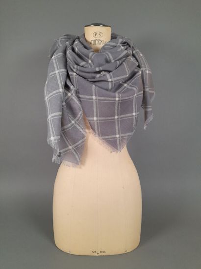 ELEVENTY.
Fringed wool and silk stole decorated...