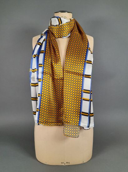 Lot including:
- UTERQUE.
Silk twill square...