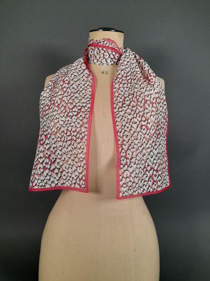 LONGCHAMP.
Cotton and silk scarf decorated...