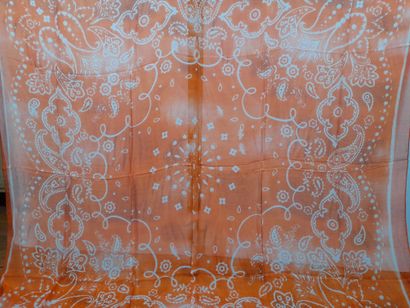 Lot including: 
- MASSIMO DUTTI.
Silk twill...