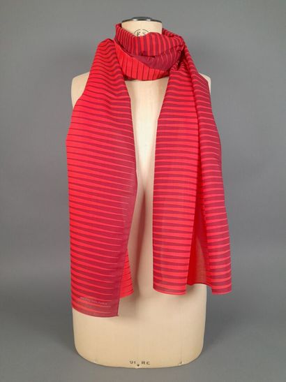 BALENCIAGA.
Cotton scarf with red and burgundy...