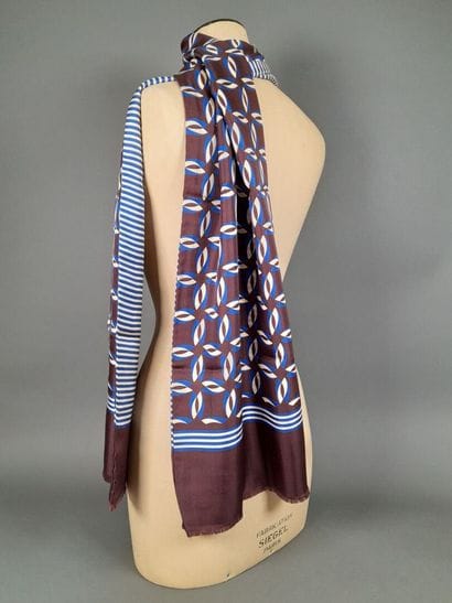 HOLLIDAY & BROWN, LONDON.
Silk twill fringed...